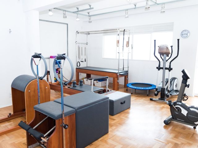 Comment un reformer ultra-connecté transforme votre pratique du Pilates à domicile ?