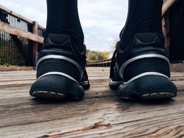 Choisir des chaussures adaptées pour marcher et courir