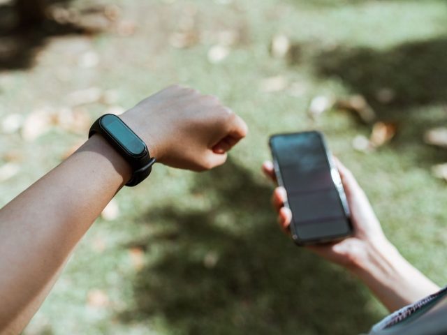 Comparatif Whoop vs Oura pour récupération et sommeil